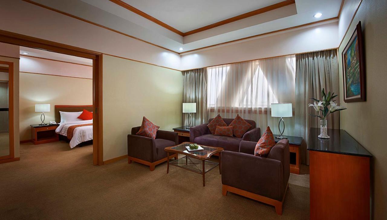 Berjaya Makati Hotel Makati City Extérieur photo