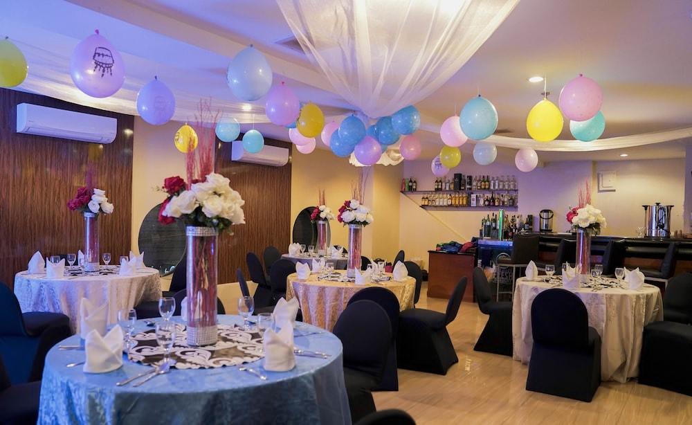 Berjaya Makati Hotel Makati City Extérieur photo